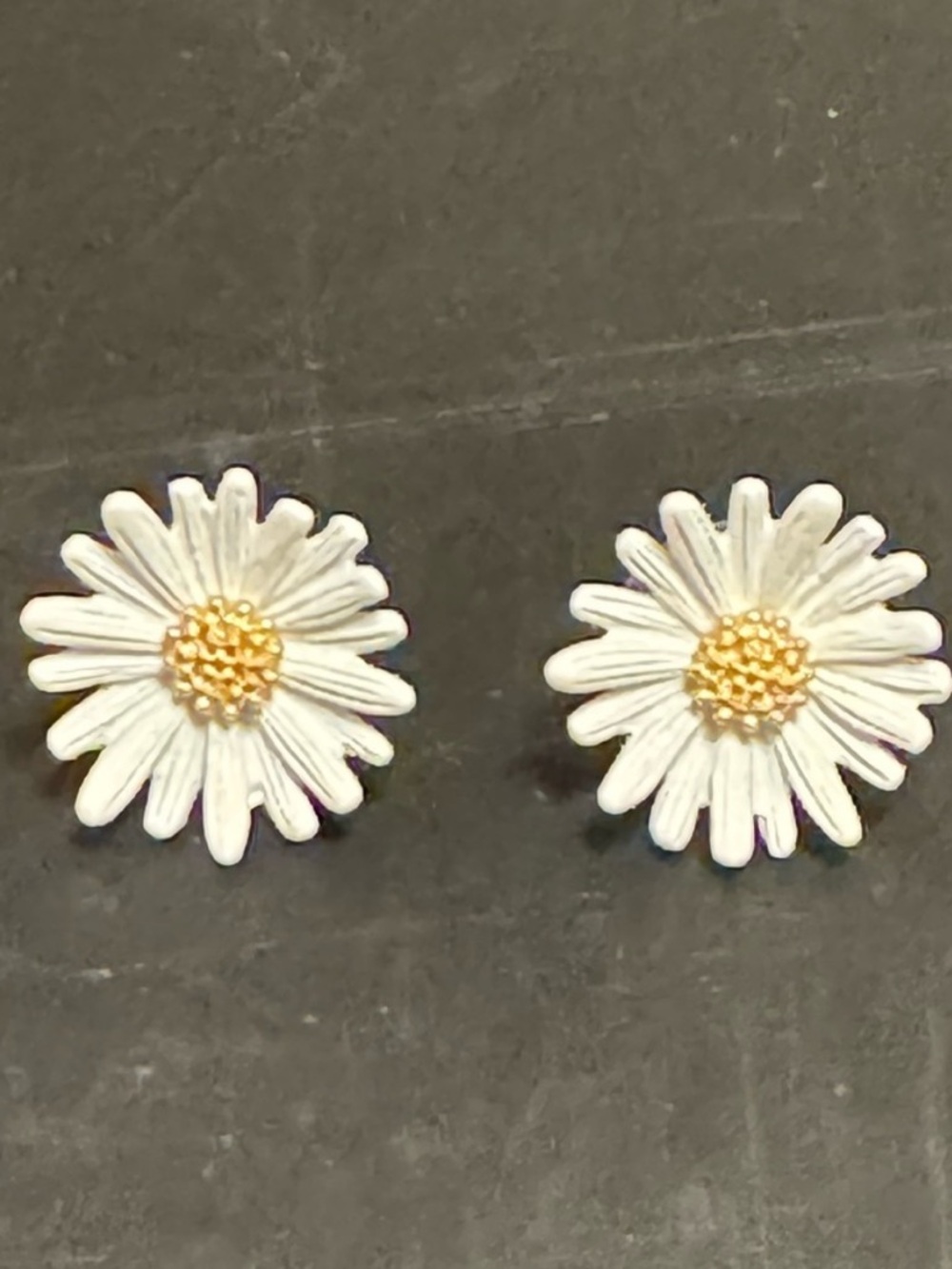 Daisy Flower Stud Earrings - Picture 4 of 4